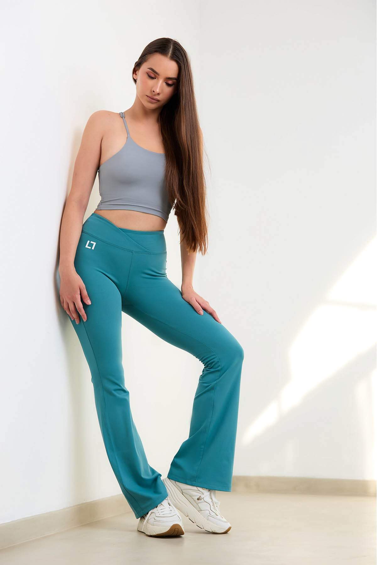 Vibe Cross Flare Legging