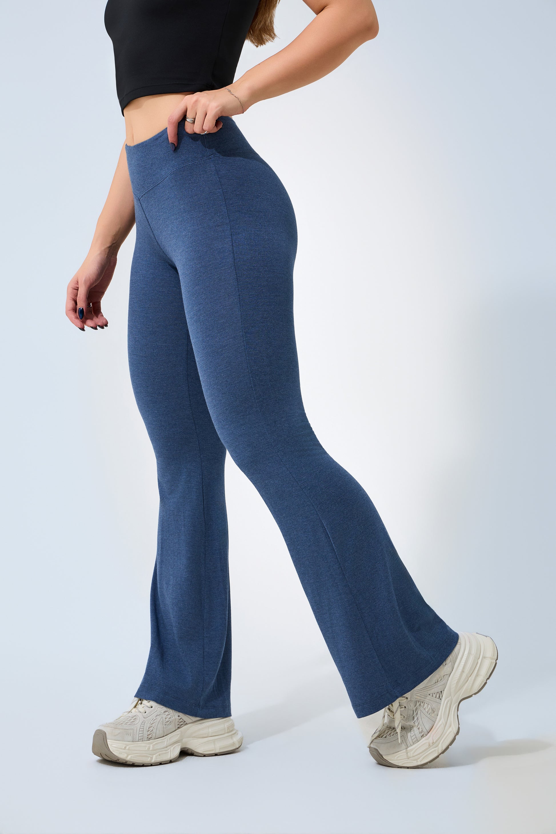 Scylla Soft Form Flare Legging