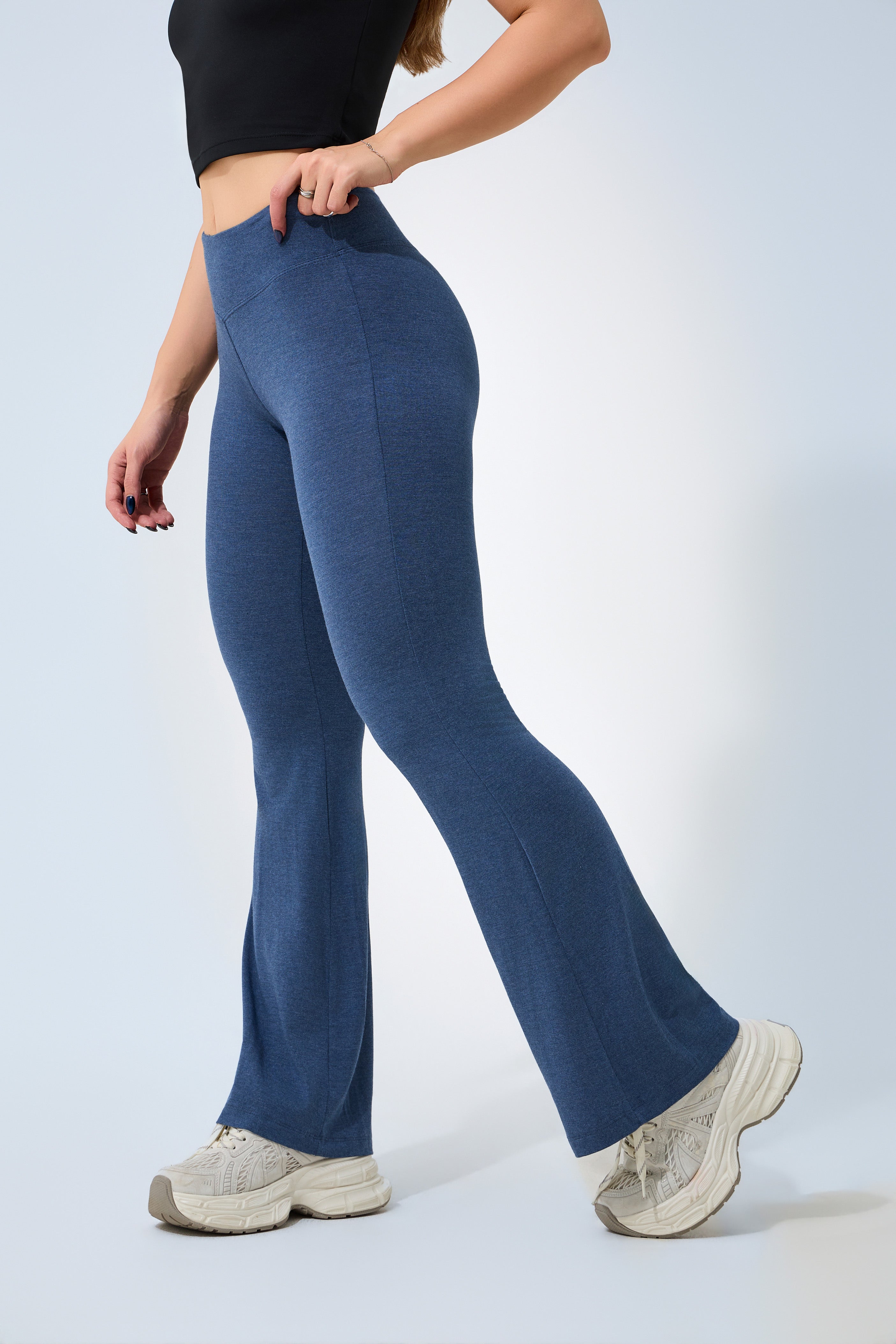 Scylla Soft Form Flare Legging